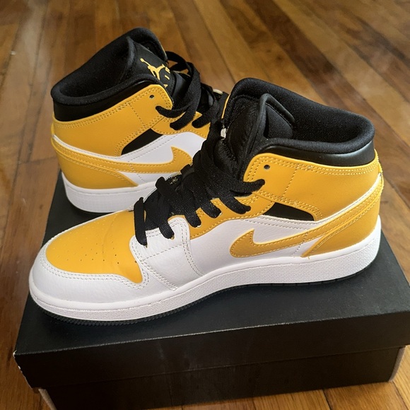 Air Jordan 1 - Picture 2 of 5